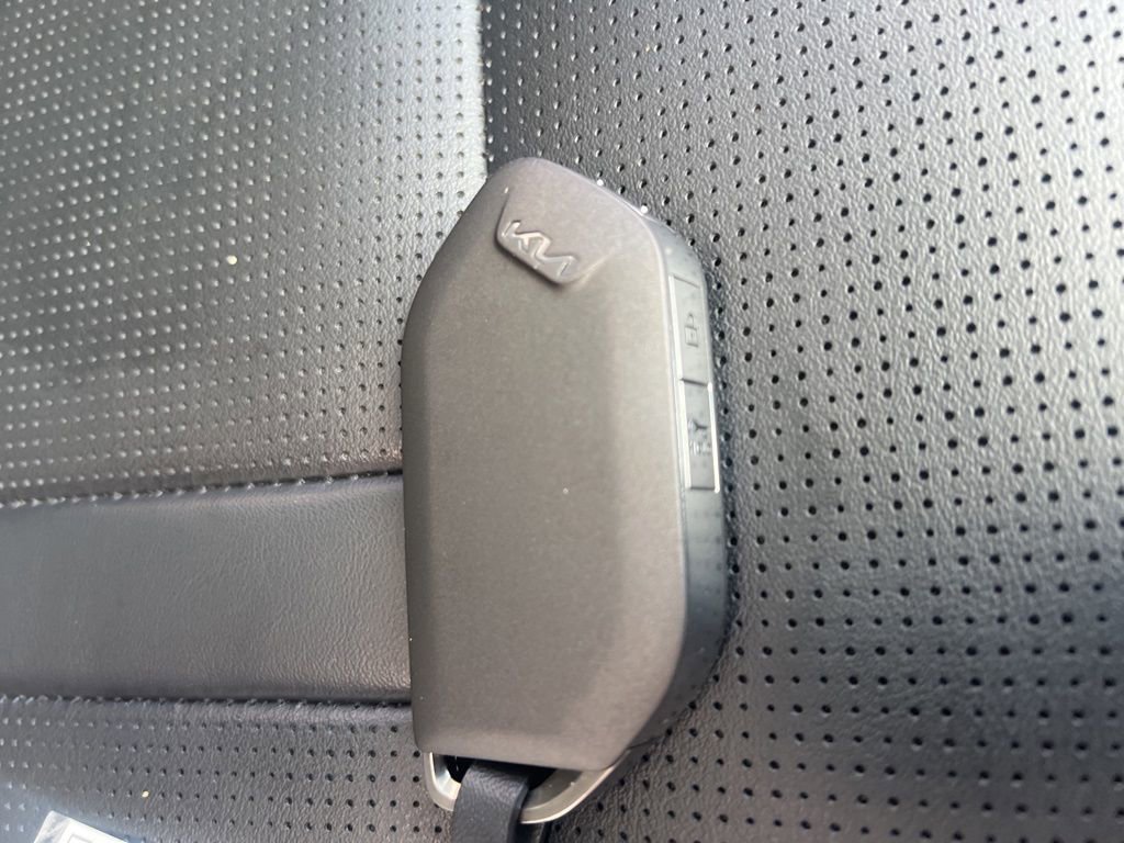 Certified 2025 Kia Sorento S w/ Panoramic Sunroof Package image 26