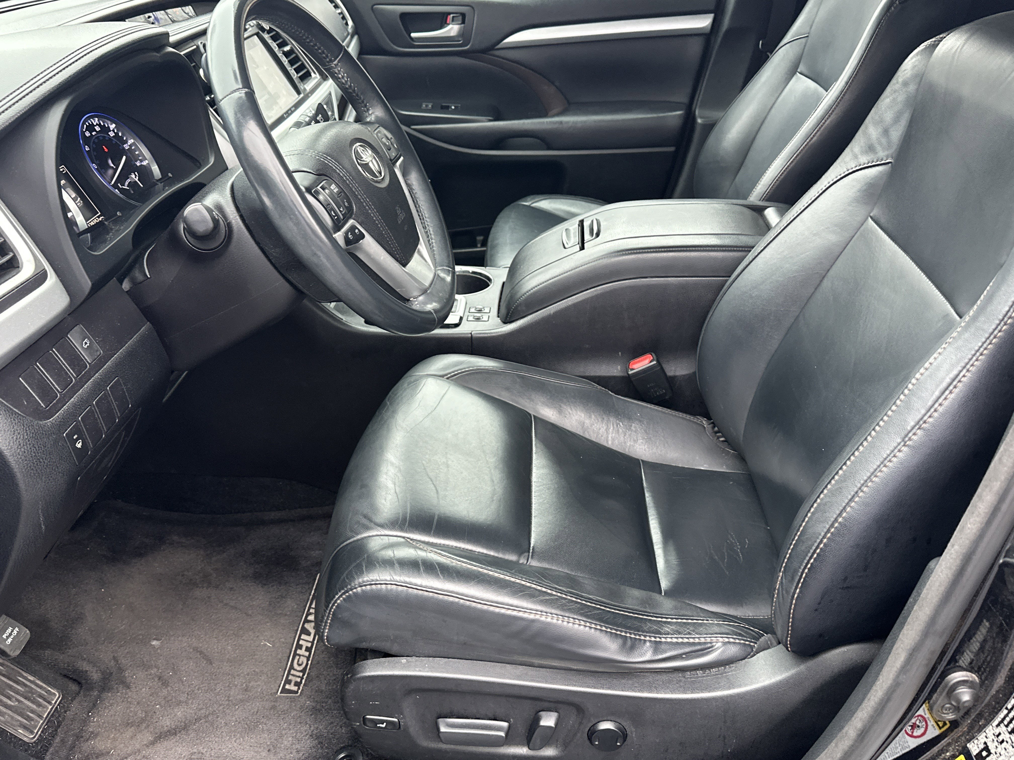 Used 2016 Toyota Highlander XLE image 9