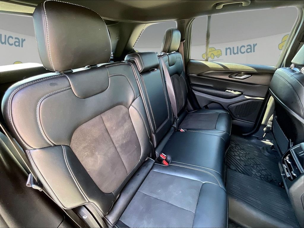 Used 2025 Jeep Grand Cherokee Altitude AWD/4WD image 15