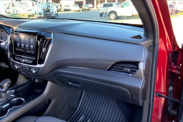 Used 2023 Chevrolet Traverse LT w/ Rear Camera Mirror Package image 16