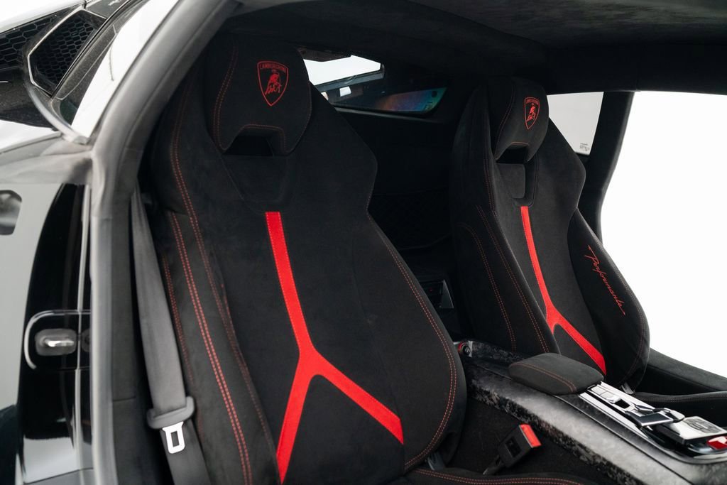 Used 2018 Lamborghini Huracan Performante AWD/4WD image 27