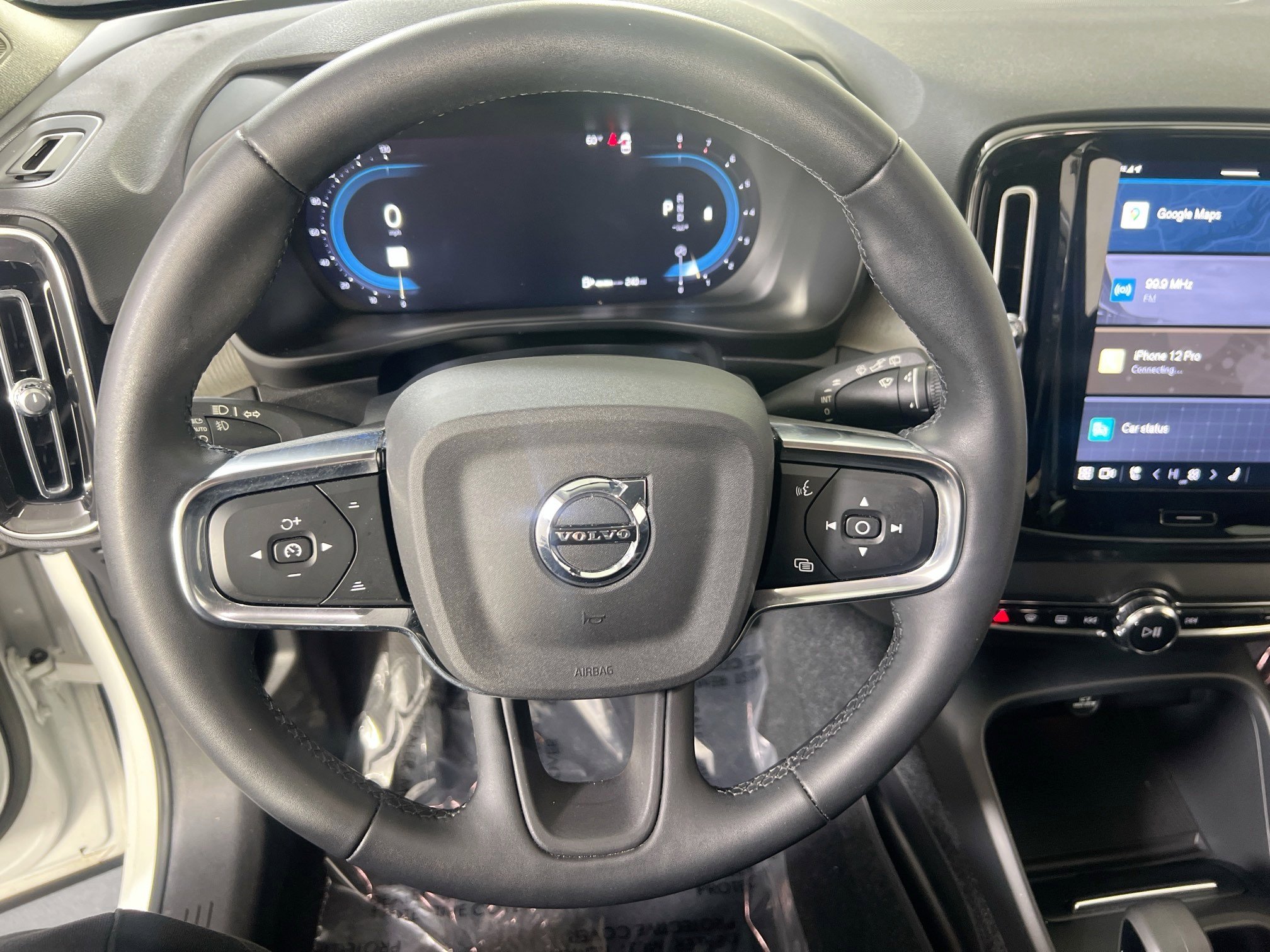 Used 2023 Volvo XC40 B5 Core w/ Climate Package image 11