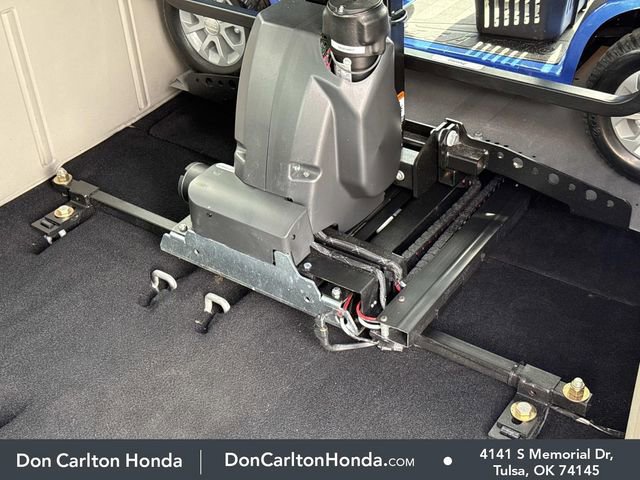 Used 2019 Dodge Grand Caravan SXT image 23