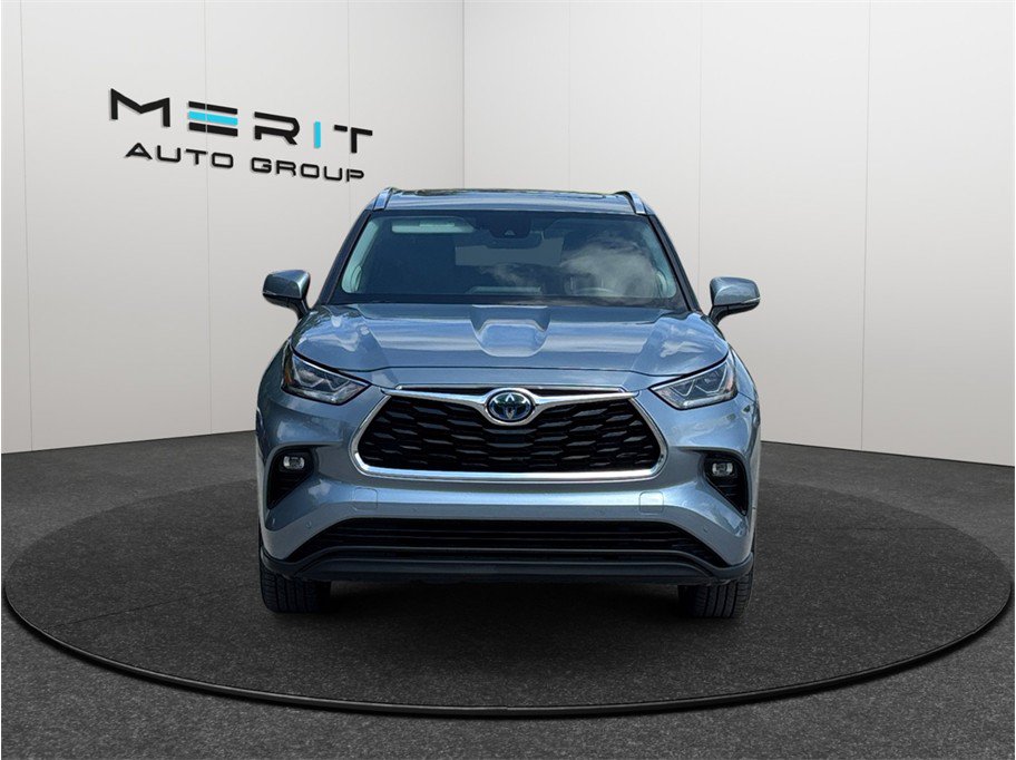 Used 2021 Toyota Highlander Limited FWD image 3