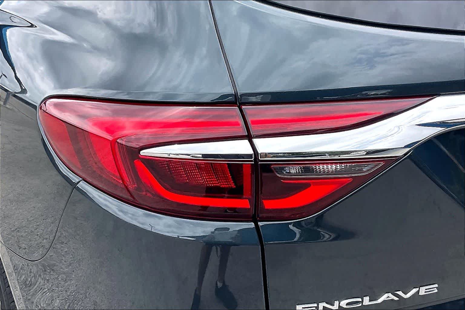 Used 2020 Buick Enclave Essence w/ Sound and Sites Package FWD image 27
