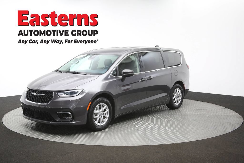 Used 2023 Chrysler Pacifica Touring-L FWD image 57