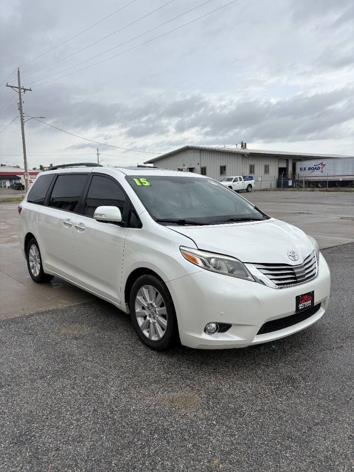 Used 2015 Toyota Sienna Limited Premium w/ Advanced Technology Package FWD image 2