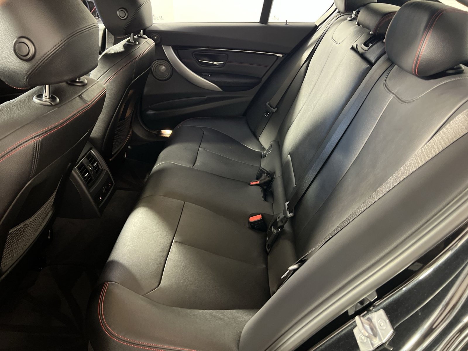 Used 2017 BMW 330i xDrive Sedan AWD/4WD image 25