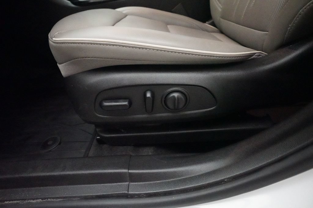 Used 2025 Buick Envista Avenir FWD image 29
