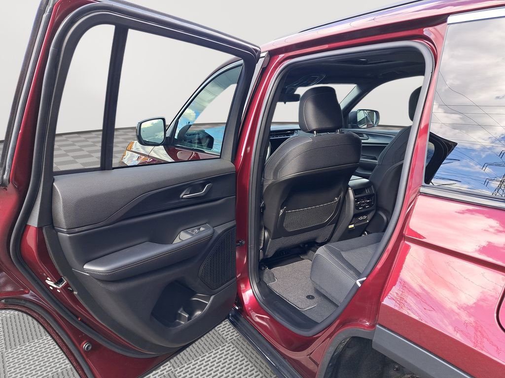 New 2025 Jeep Grand Cherokee Laredo X w/ Luxury Tech Group I image 13