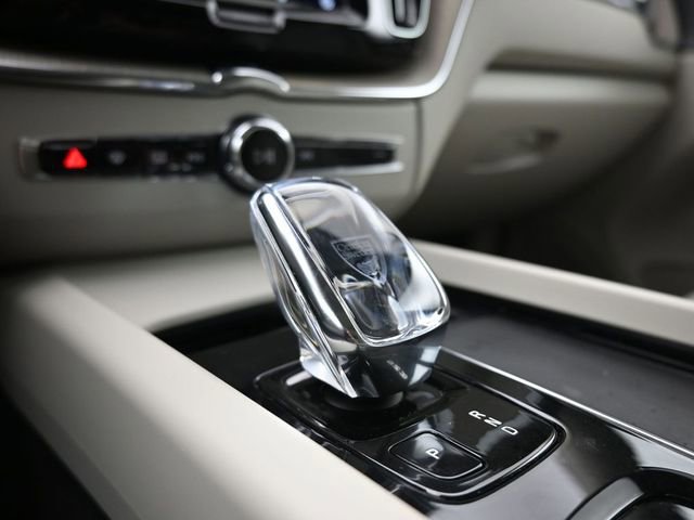 Used 2022 Volvo XC60 B5 Inscription w/ Climate Package image 12