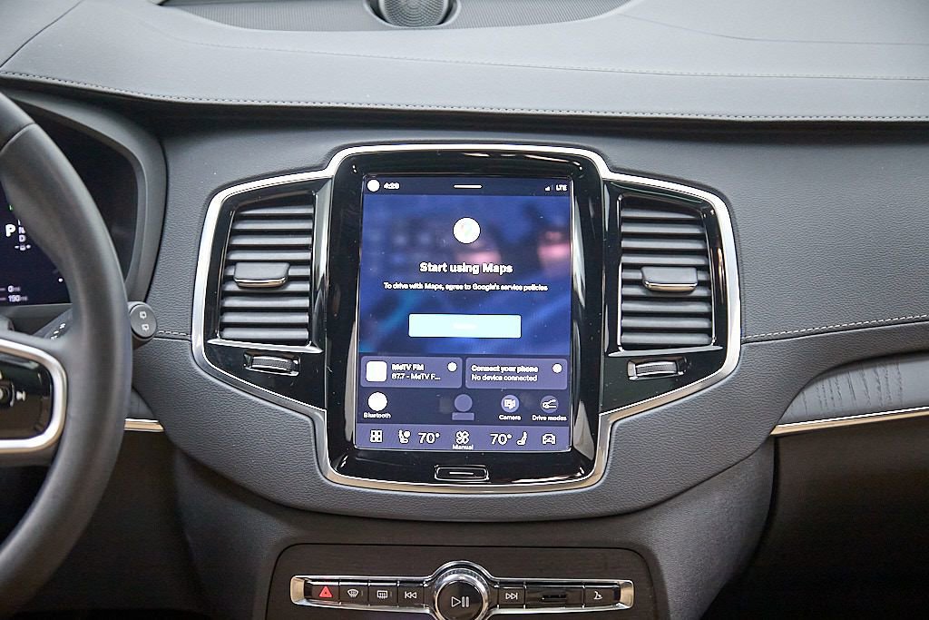 Certified 2023 Volvo XC90 T8 Ultimate w/ Lounge Package image 31