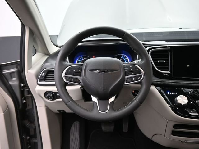 Used 2022 Chrysler Pacifica Touring-L image 27