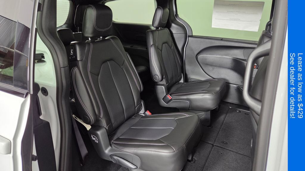 New 2025 Chrysler Pacifica Select w/ Fav Edition Package FWD image 34