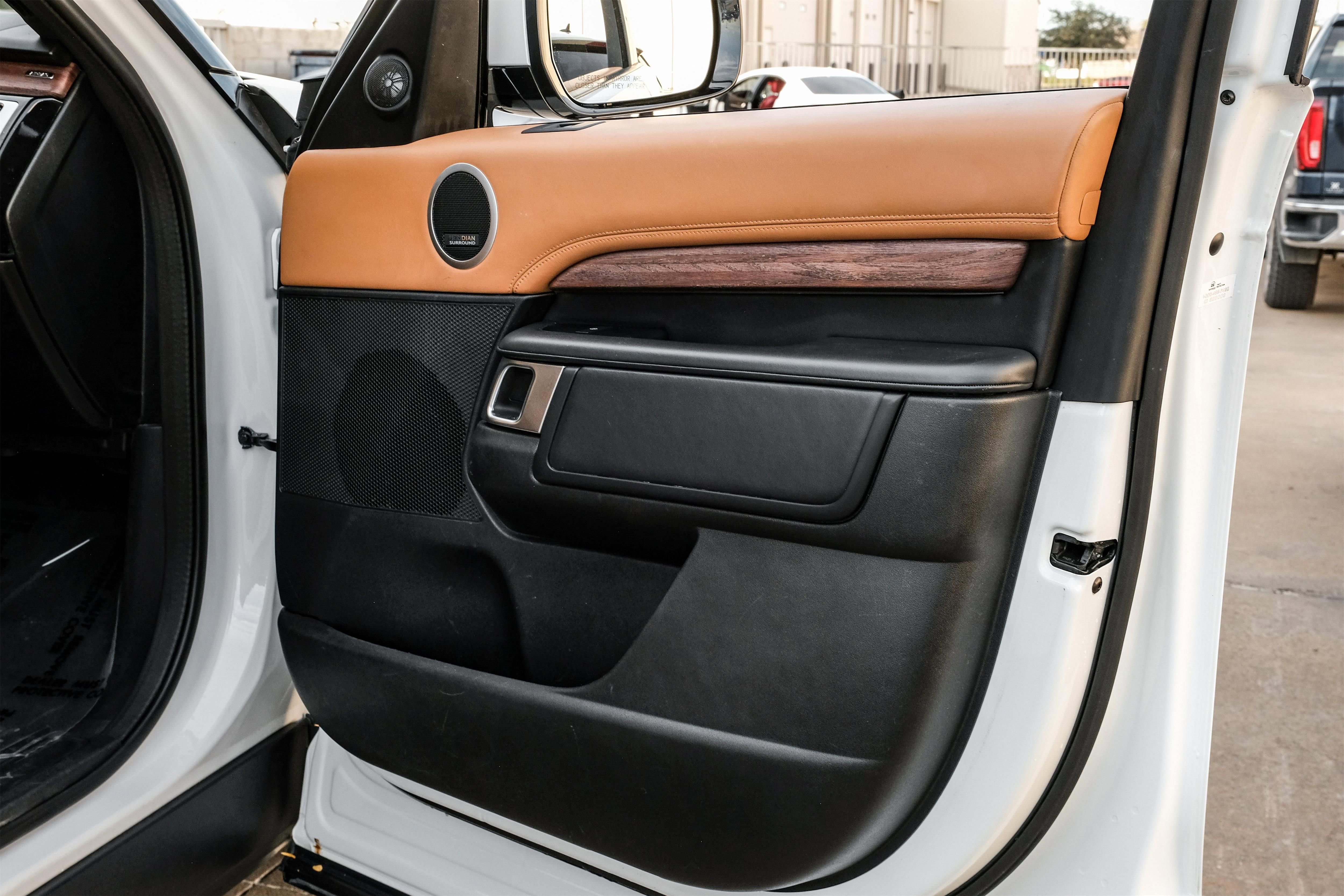 Used 2020 Land Rover Discovery HSE Luxury image 44