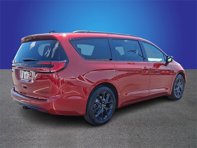 New 2026 Chrysler Pacifica Limited w/ S Appearance Package image 3