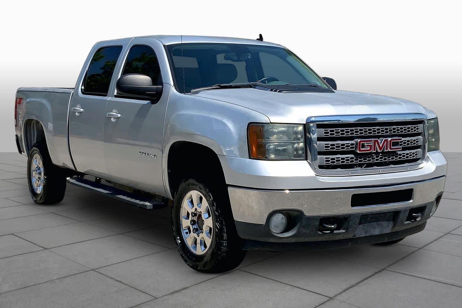 Used 2014 GMC Sierra 2500 SLT w/ Suspension Package, Off-Road AWD/4WD image 2