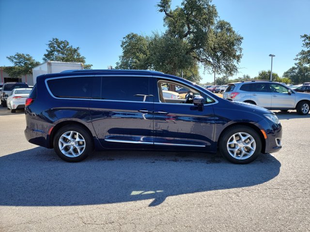 Used 2018 Chrysler Pacifica Touring-L Plus w/ Advanced Safetytec Group FWD image 4
