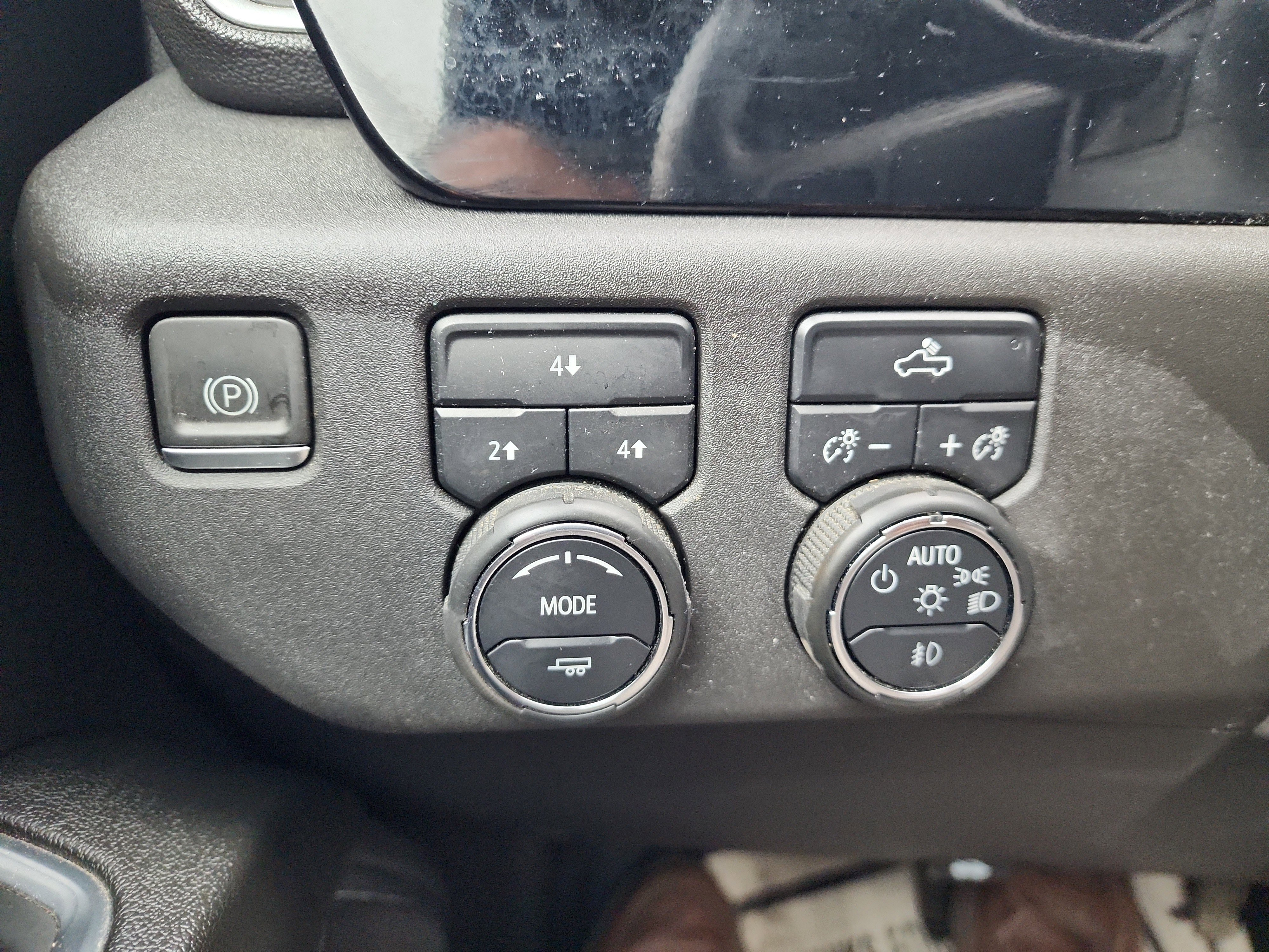 Certified 2024 Chevrolet Silverado 2500 LT w/ Convenience Package image 22