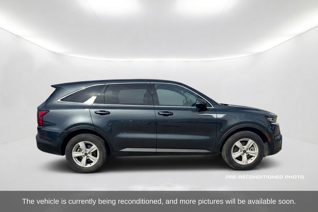 Used 2021 Kia Sorento LX FWD image 4