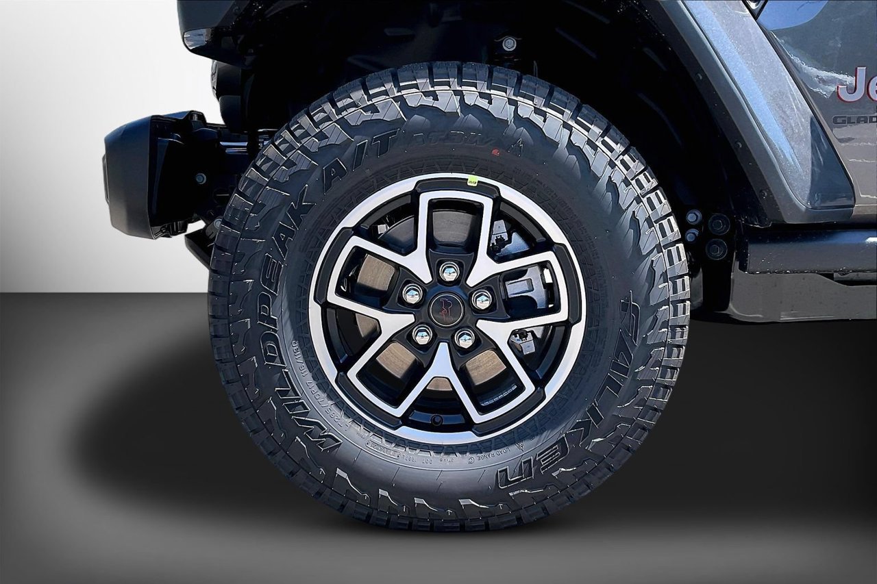 New 2026 Jeep Gladiator Rubicon w/ Steel Power Dome Hood Package AWD/4WD image 26