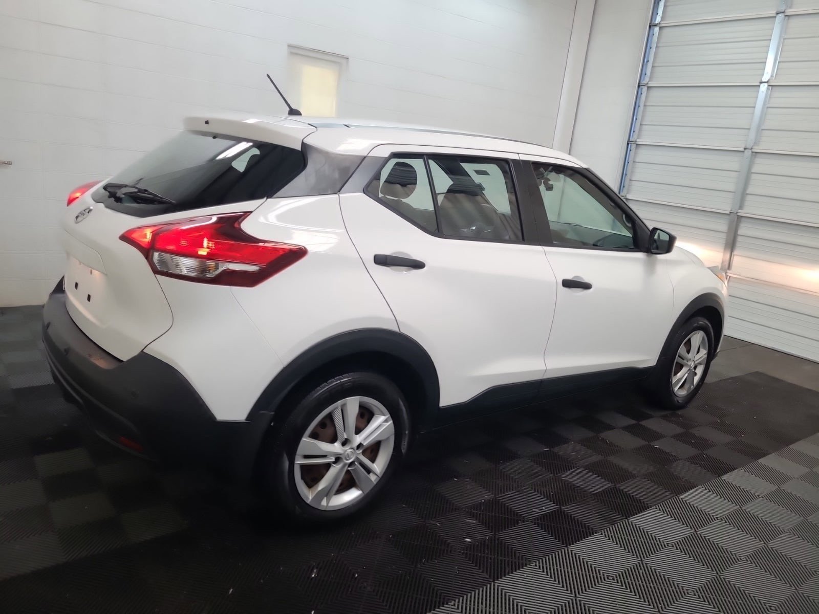 Used 2020 Nissan Kicks S image 5