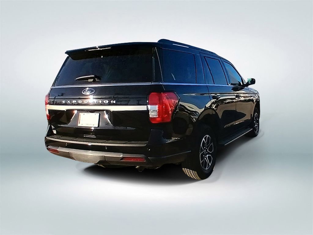 Used 2024 Ford Expedition XLT image 3