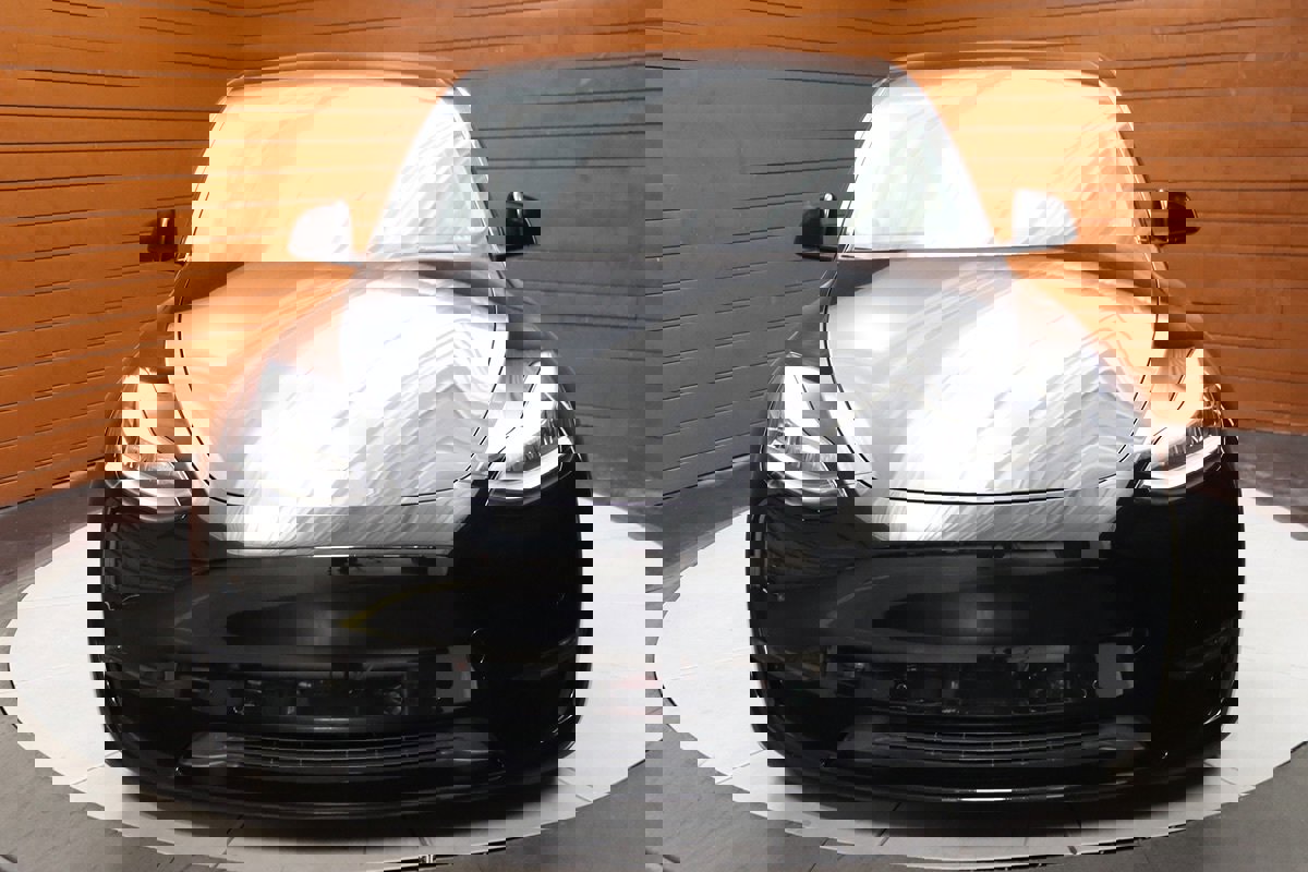 Used 2023 Tesla Model Y Long Range image 2