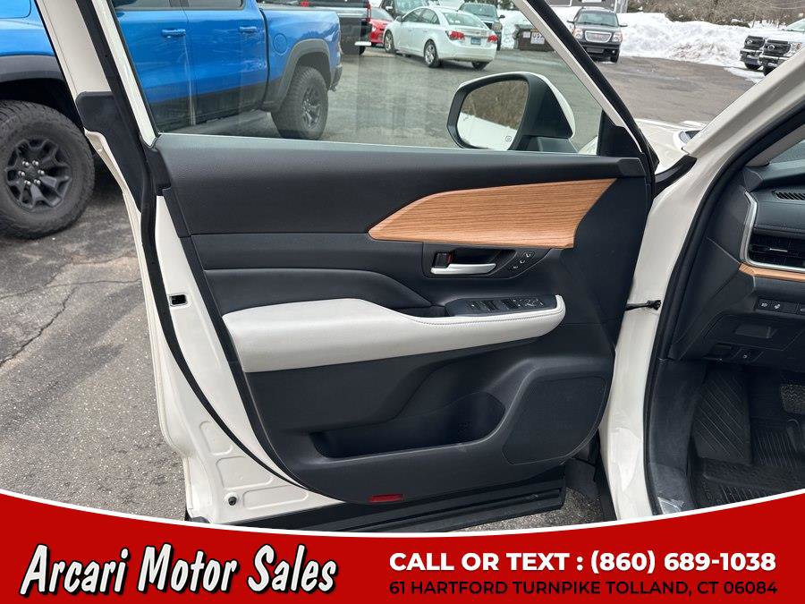 Used 2024 Toyota Grand Highlander AWD image 14