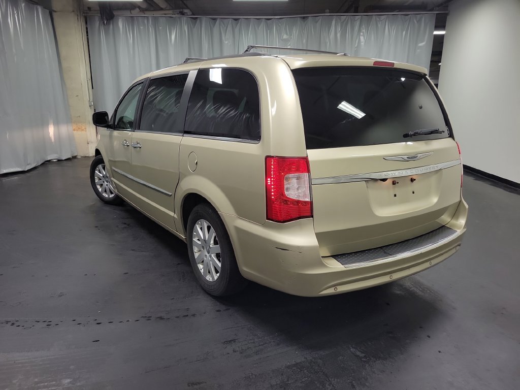 Used 2012 Chrysler Town & Country Touring-L w/ Driver Convenience Group FWD image 7