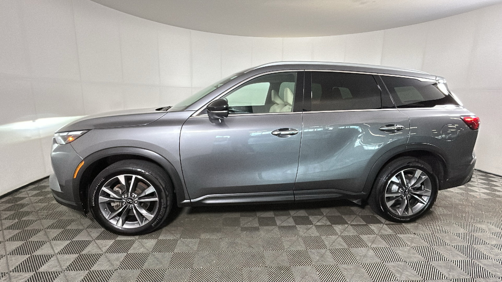 Used 2024 INFINITI QX60 Luxe AWD/4WD image 5