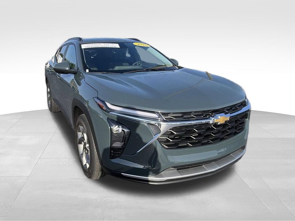 Used 2025 Chevrolet Trax LT w/ Driver Confidence Package FWD image 15