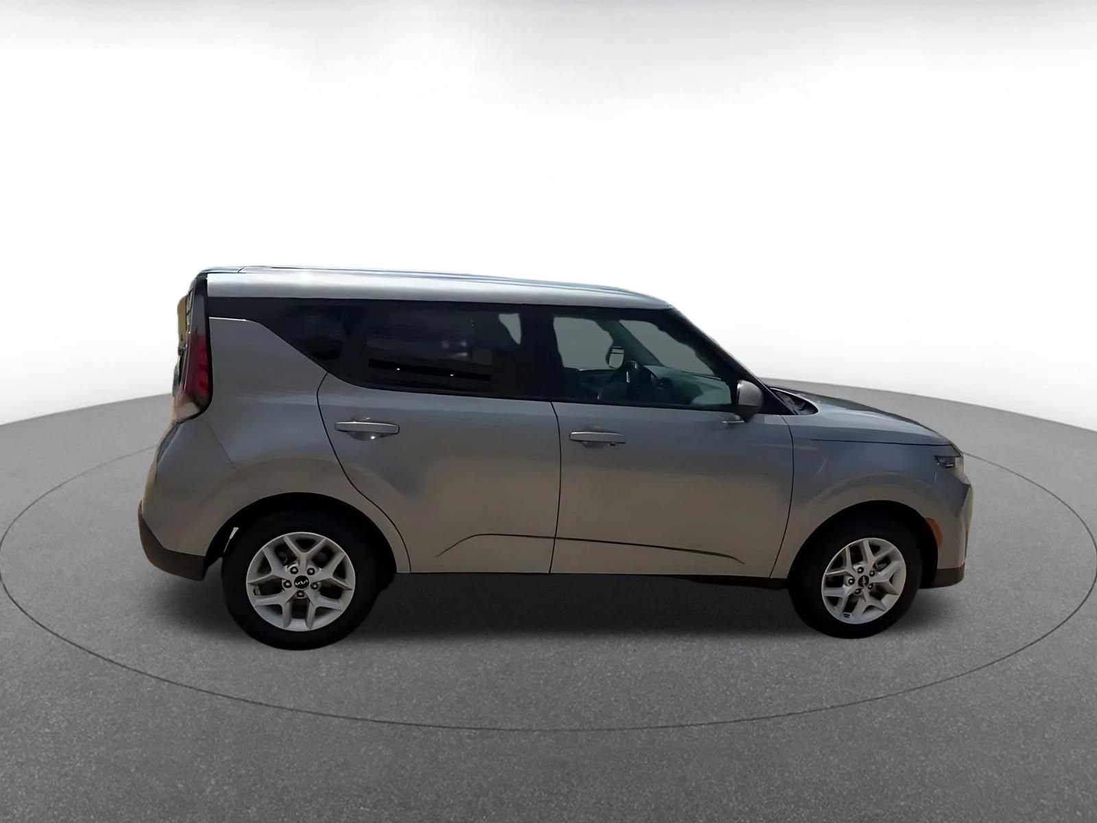 Used 2025 Kia Soul LX w/ LX Technology Package FWD image 11