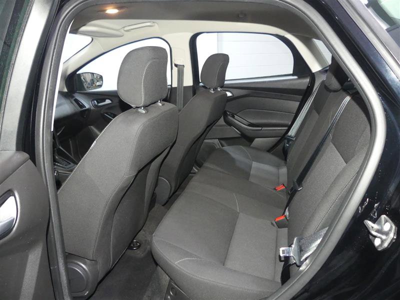 Used 2018 Ford Focus SE w/ SE Appearance Package image 26