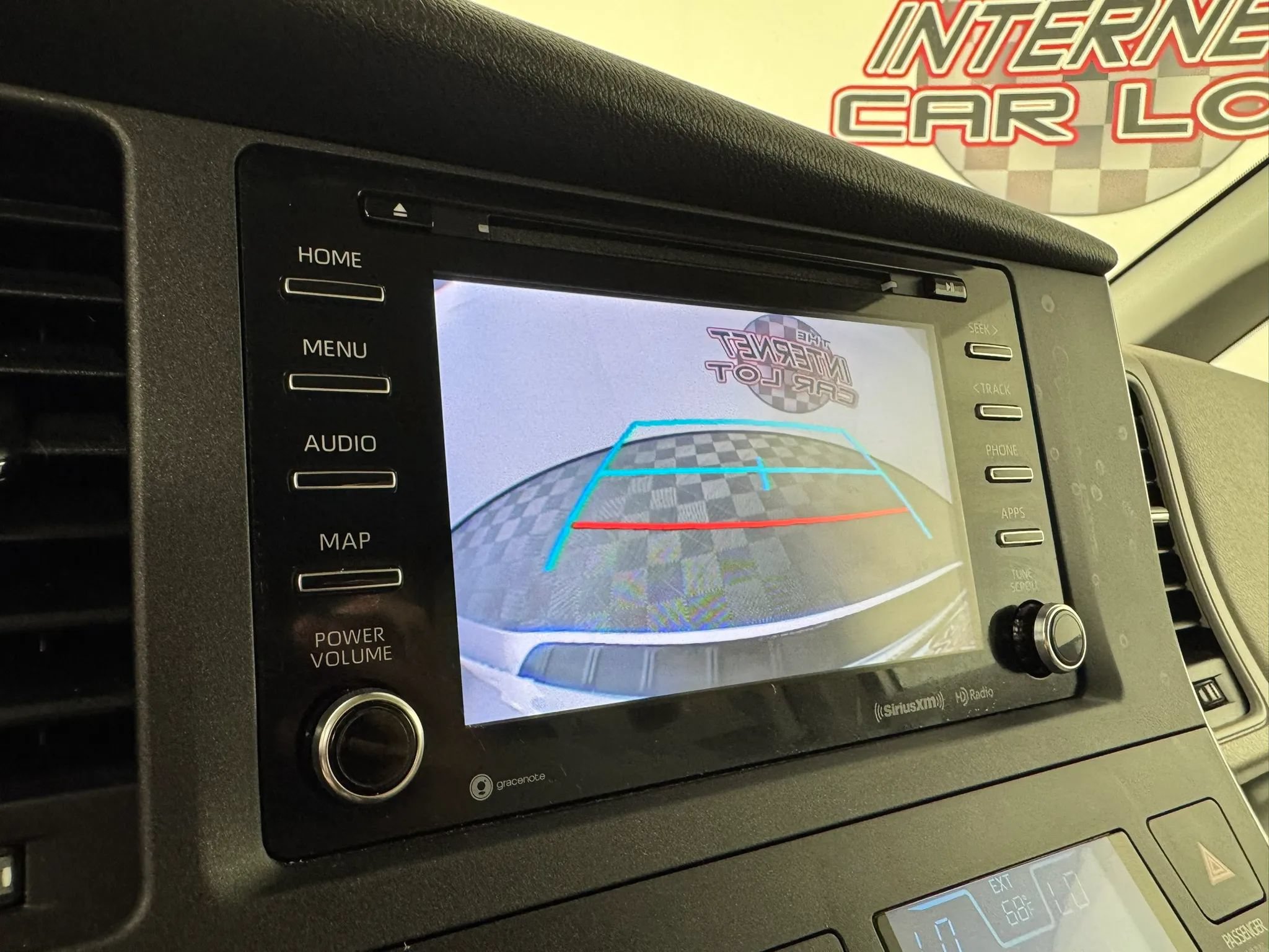 Used 2019 Toyota Sienna LE AWD/4WD image 17