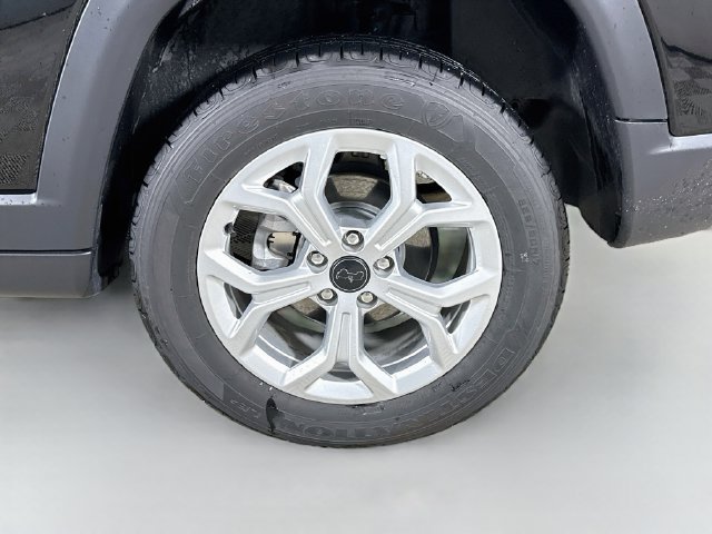 Used 2025 Jeep Compass Latitude AWD/4WD image 28