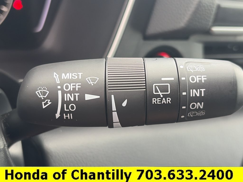 Used 2025 Honda Pilot Touring image 11