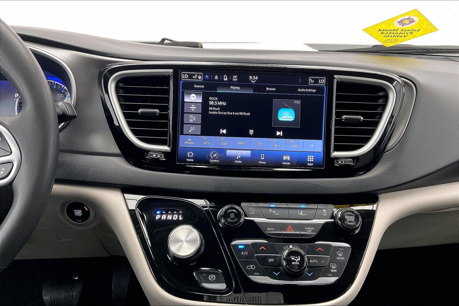 Used 2024 Chrysler Pacifica Touring-L image 5