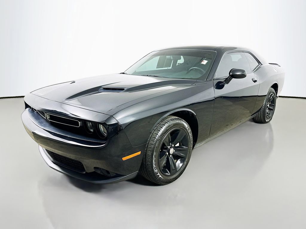 Used 2023 Dodge Challenger SXT image 3