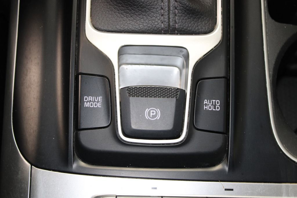 Used 2024 Kia Carnival LX image 43