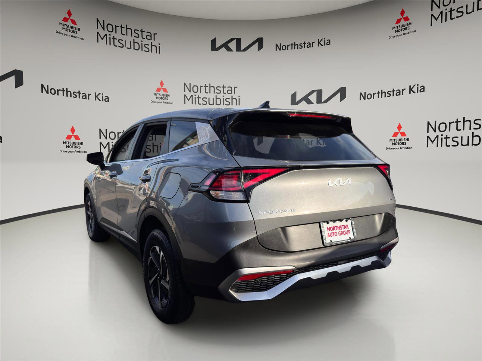 Used 2023 Kia Sportage LX image 2