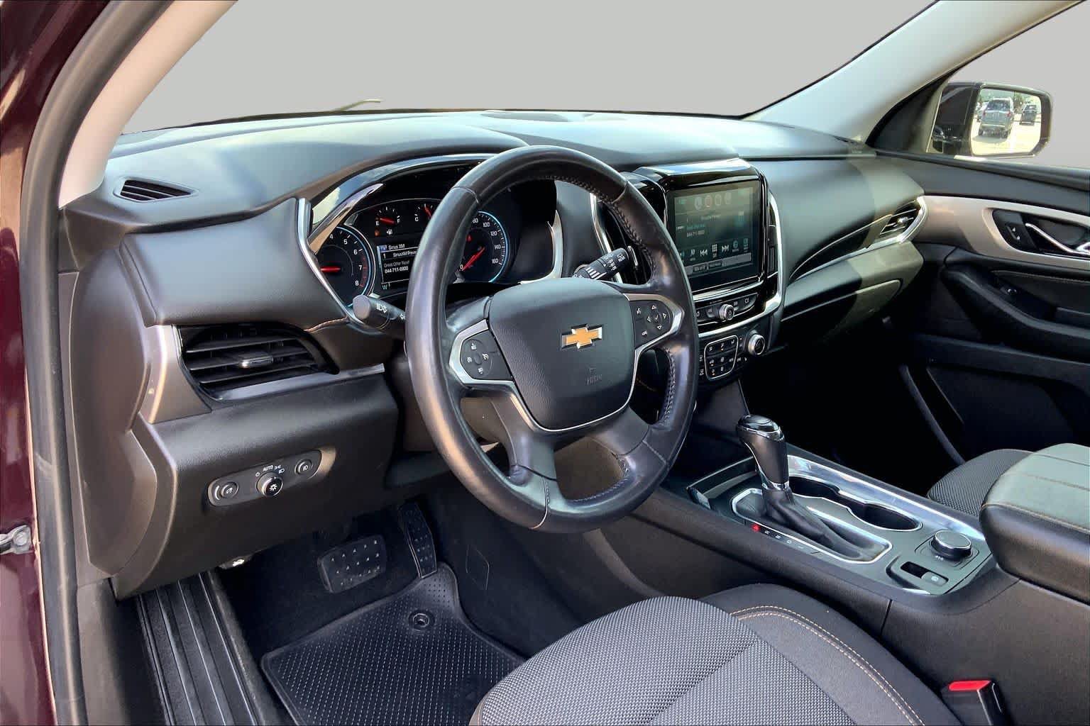 Used 2018 Chevrolet Traverse LT FWD image 17