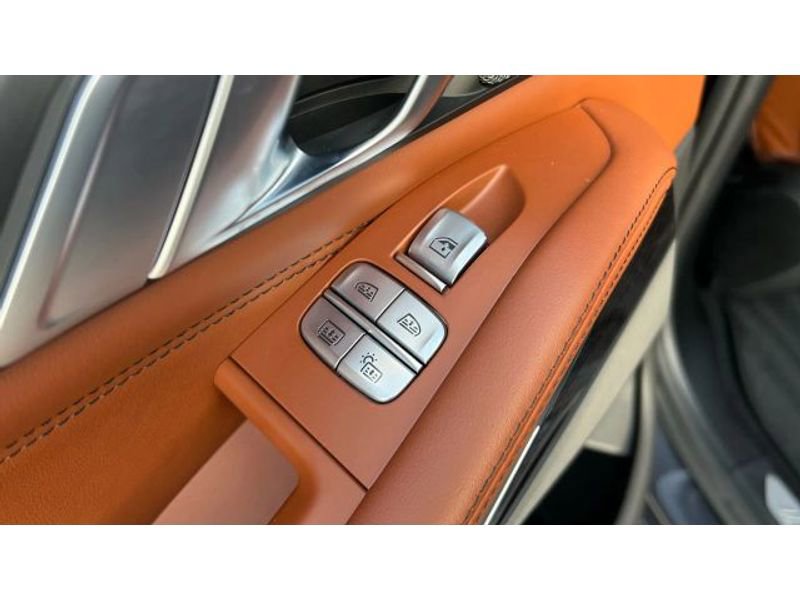 Used 2020 BMW X7 M50i image 17