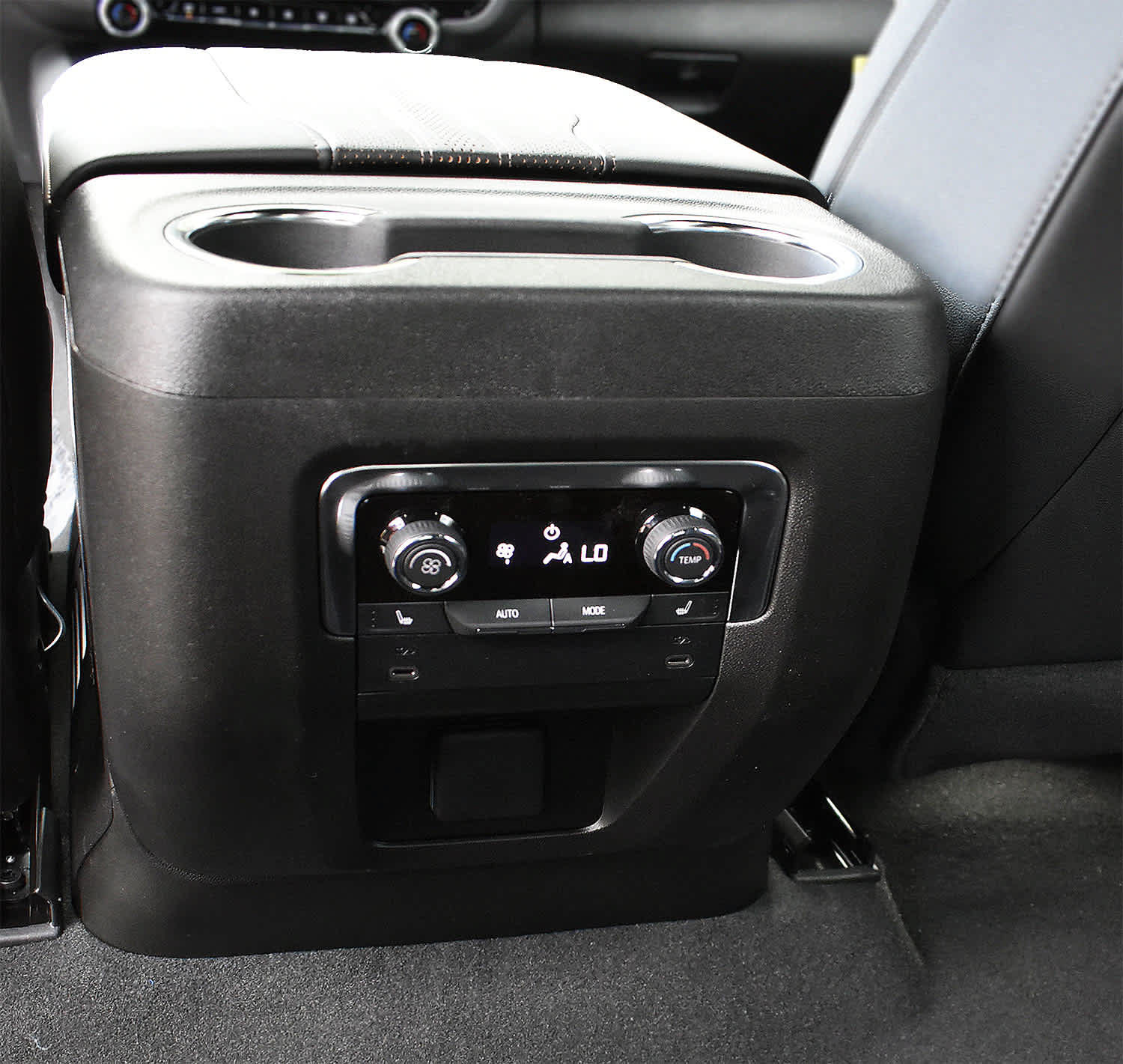 Used 2026 Chevrolet Tahoe High Country AWD/4WD image 14