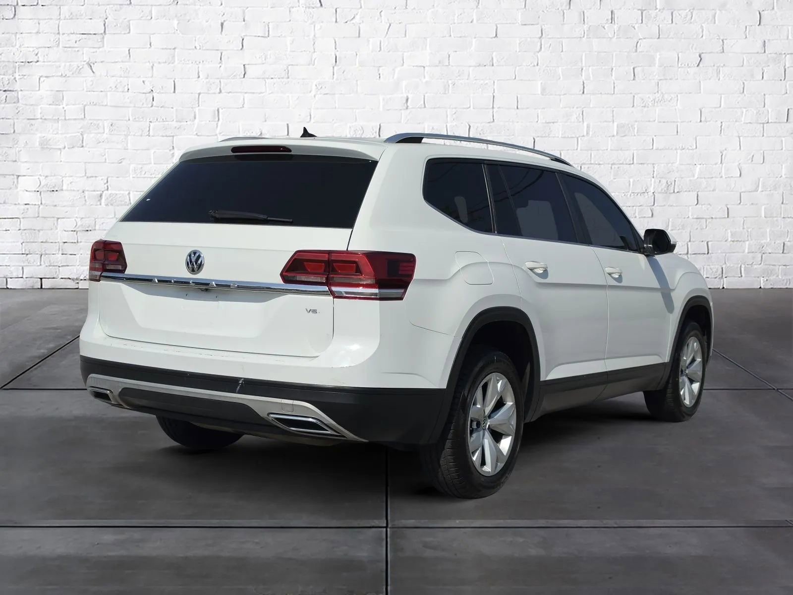 Used 2018 Volkswagen Atlas Launch Edition FWD image 3