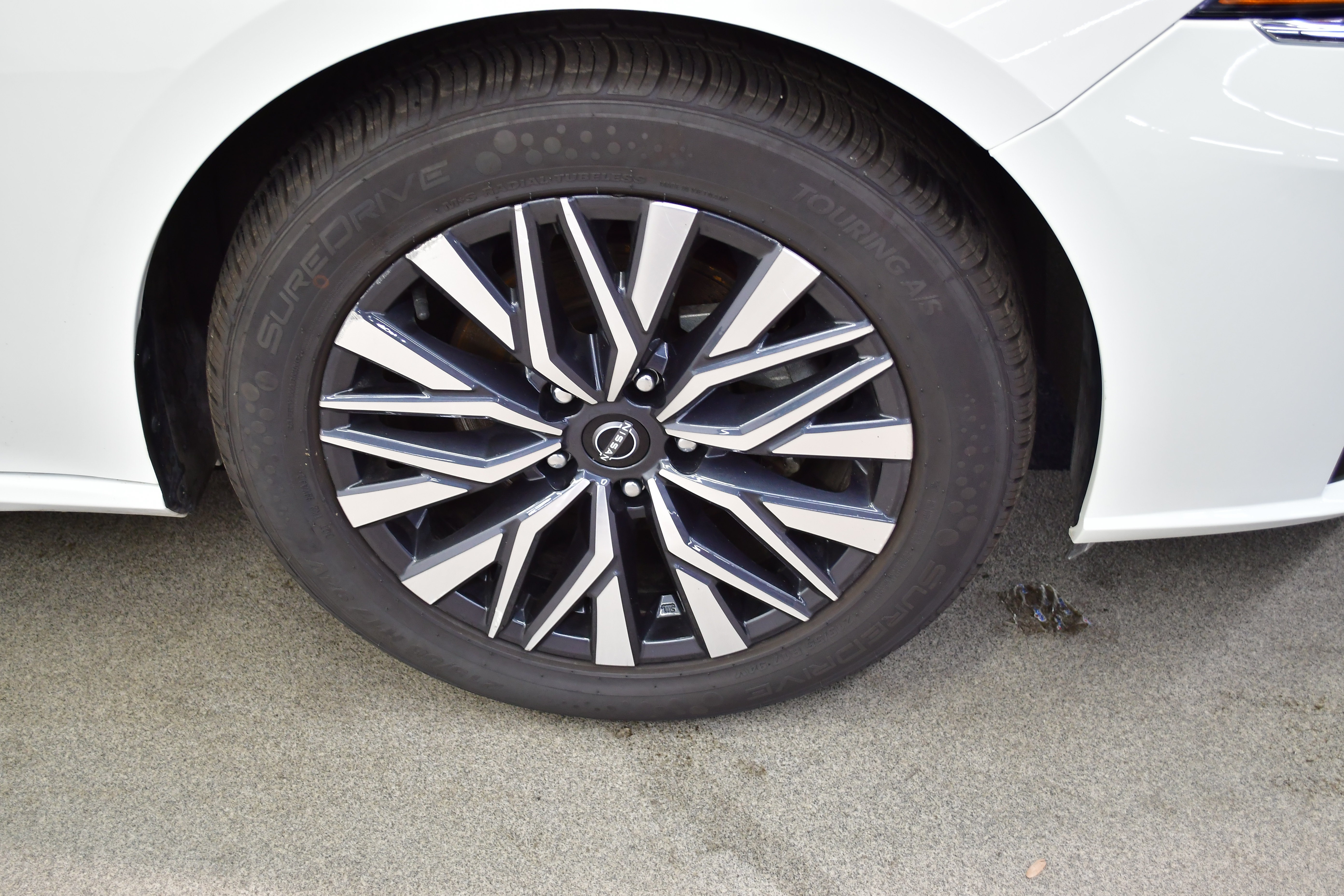 Used 2025 Nissan Altima 2.5 SV FWD image 34