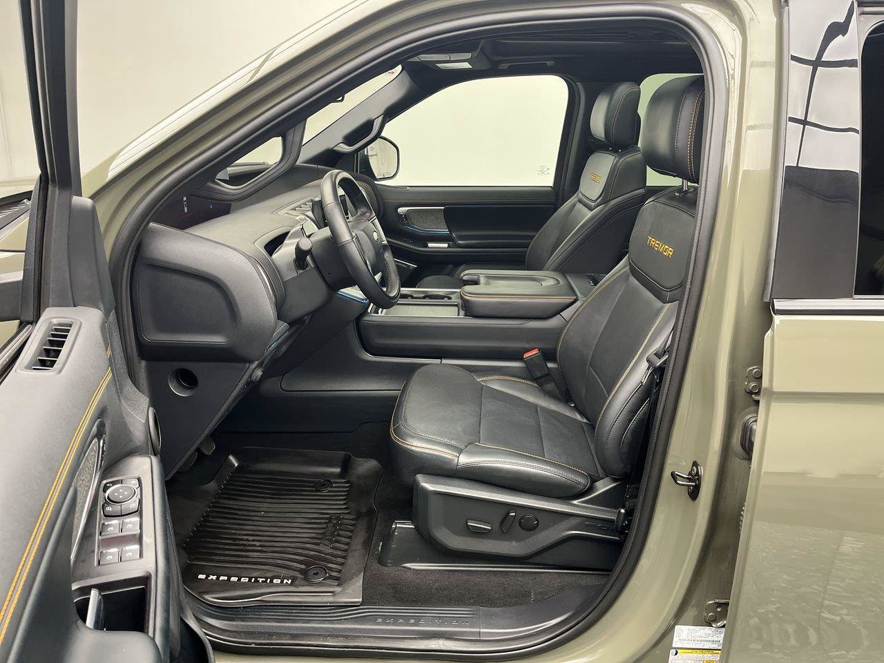 Used 2025 Ford Expedition Tremor AWD/4WD image 3