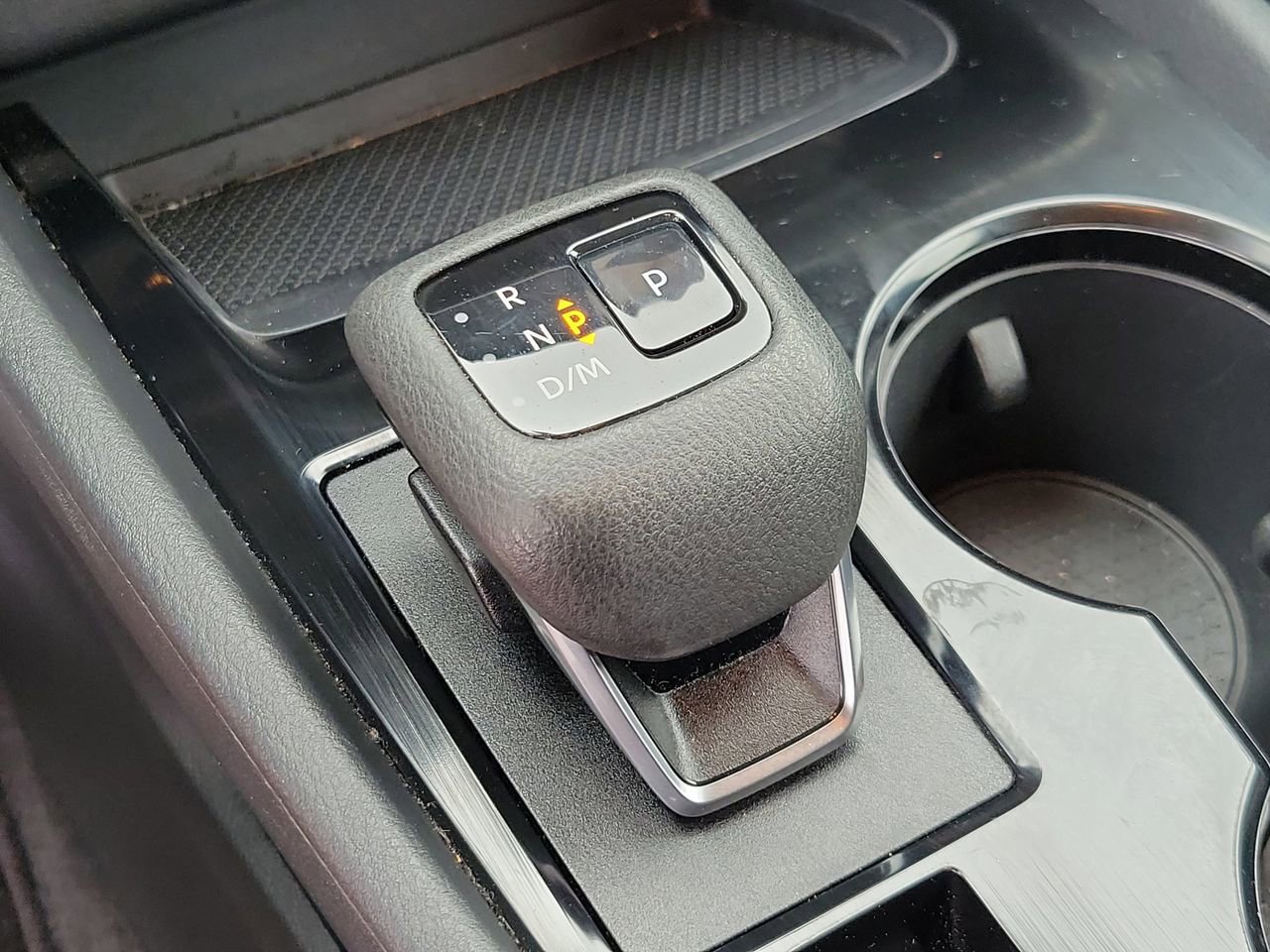 Used 2025 Nissan Rogue SV image 28