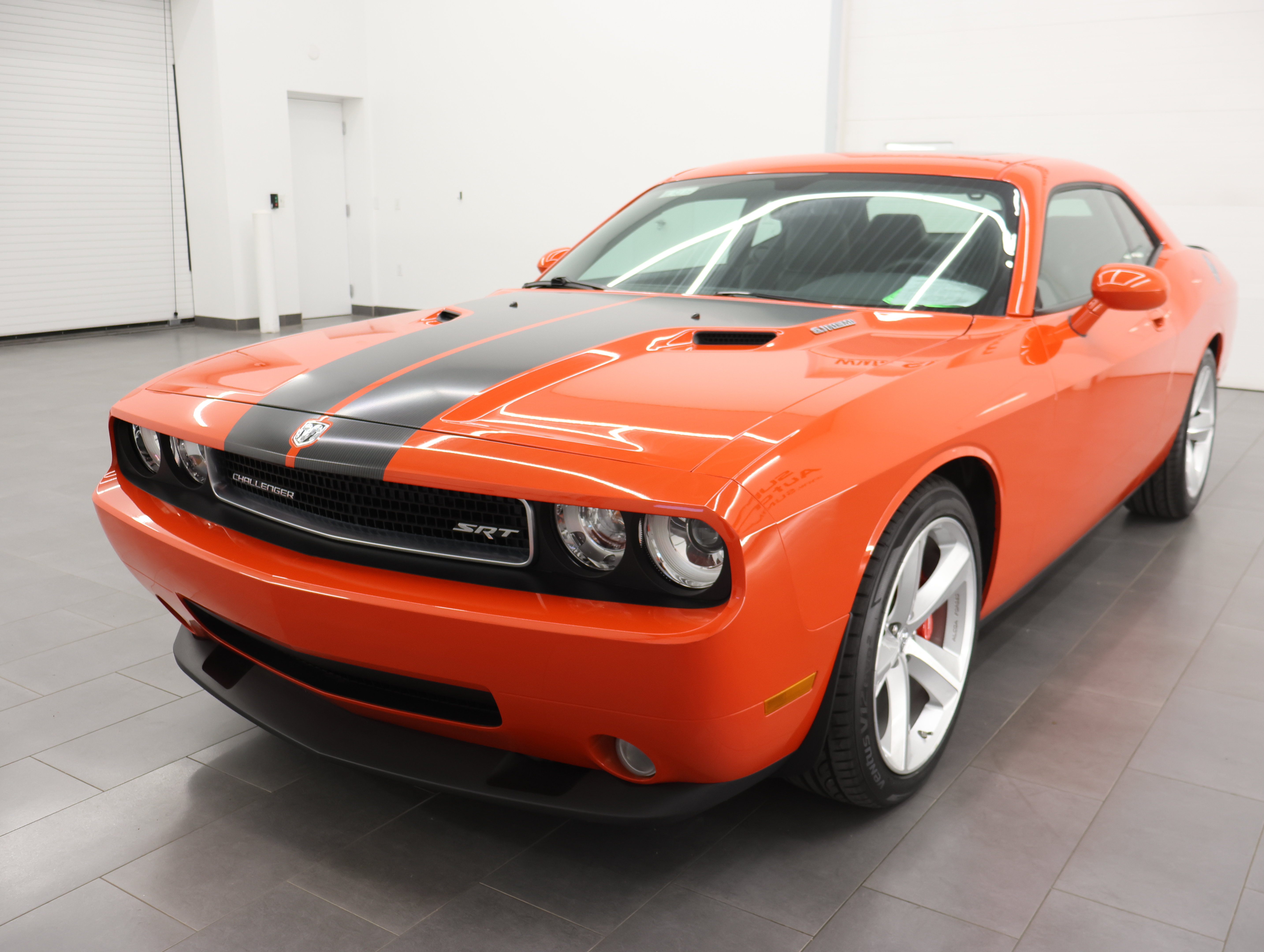 Used 2009 Dodge Challenger SRT8 w/ SRT Option Group II RWD image 7