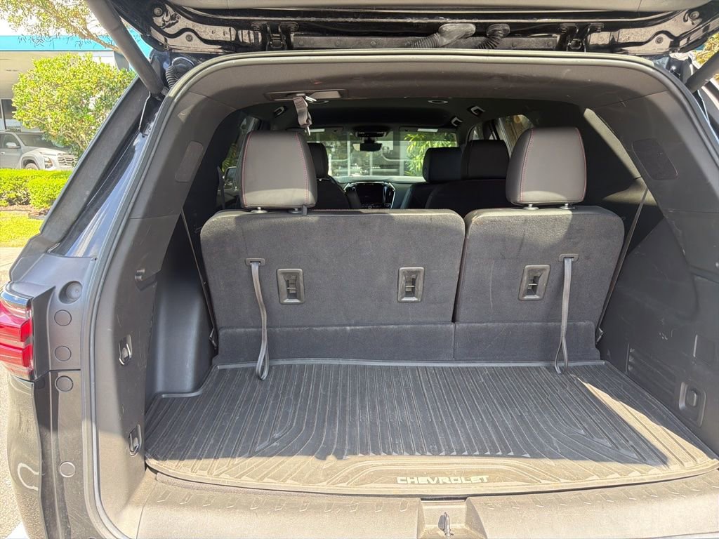 Used 2023 Chevrolet Traverse RS FWD image 16
